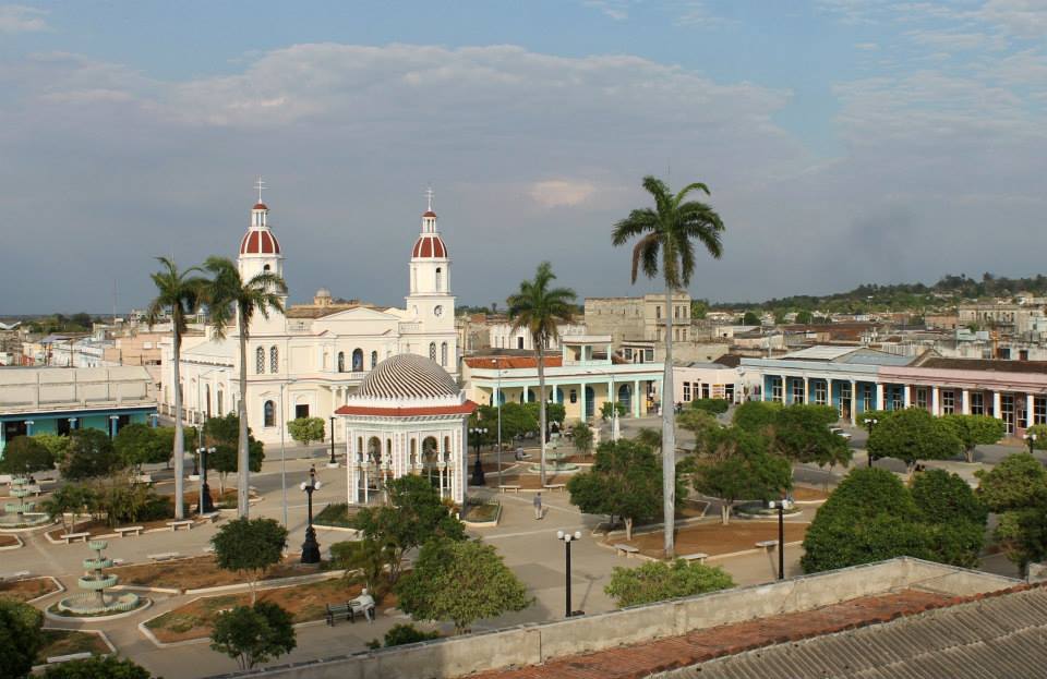 © THE AMAZING STORY of Two Beautiful Cubans in European Courts (Photos ...