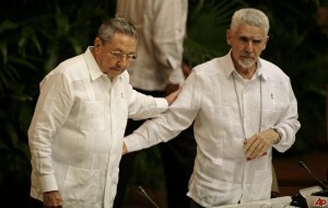 raul-castro-ramiro-valdes-2011-4-16-20-0-45