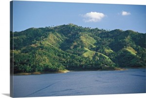 sierra-del-escambray-mountains-and-farms-above-lake-hanabanilla-cuba,1096459