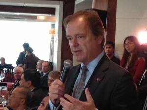 HugoSwire-UKMPinManila-2012Dec11