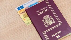 Pasaporte-espaAol-CC_CYMIMA20141107_0007_16