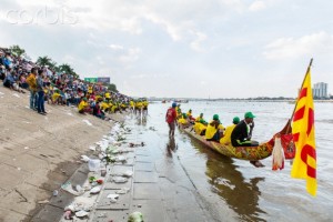 Last day of Pirogue Boat Racing at Water and Moon Festival