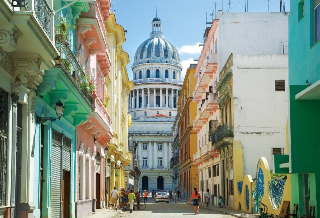 CUBA PHOTOS.    Calles de la Habana. 