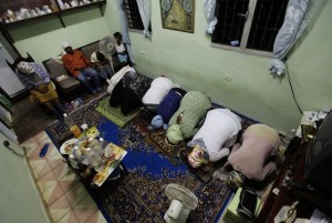 Cuban Muslim women pray after their Iftar meal during Ramadan in Havana