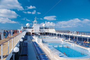 msc_lirica_pool_deck