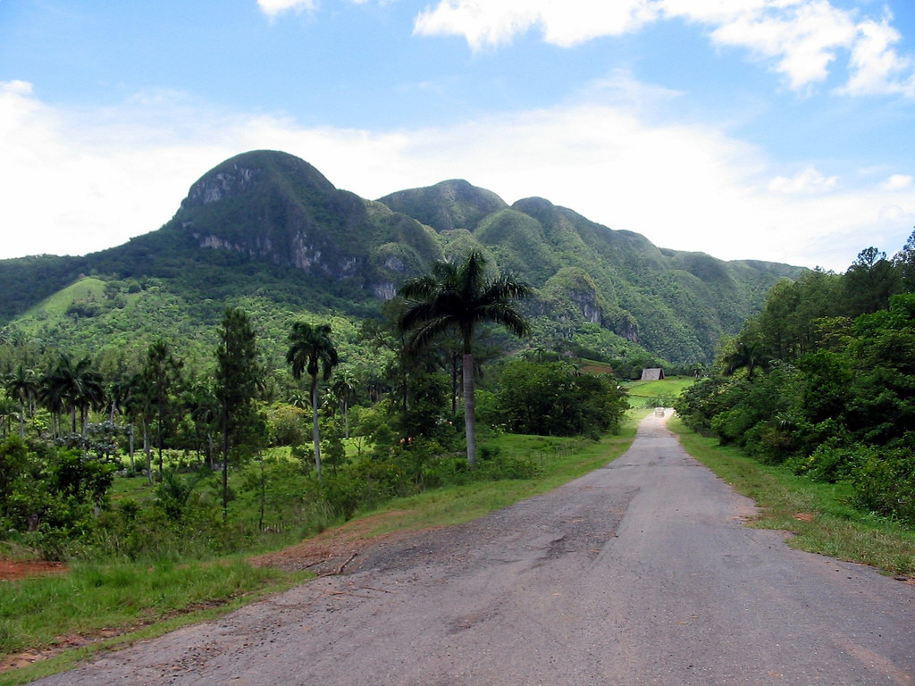 CUBA PHOTOS.  BELLO PAISAJE DEL CAMPO CUBANO. 