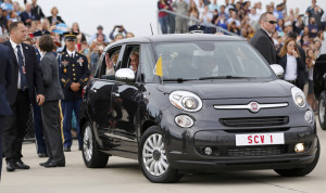 Francisco arrives in Washington on his single car. 