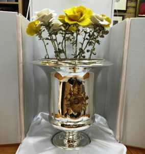 Also gave a vase of flowers to Our Lady of Charity, the patroness of Cuba. 