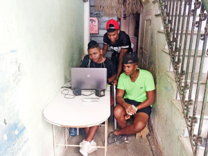 3048163-slide-s-1-cuba-offline-internet