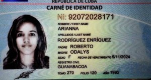 MUESTRA DE UNA NUEVA TARJETA DE IDENTIFICACION.