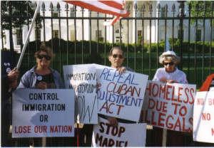 White_House_protesting_1995