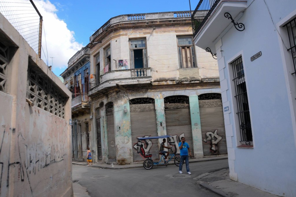 CUBA HOY/TODAY:  Calle "Peña Pobre" La Habana. 