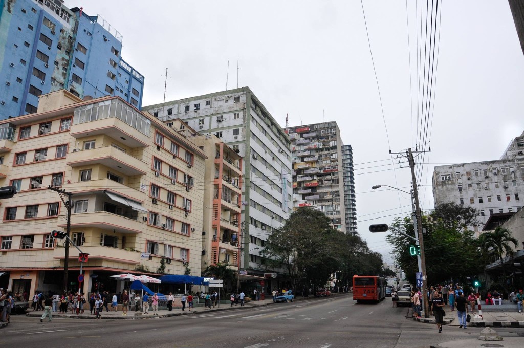 CUBA HOY/TODAY: Calle 23, La Rampa, Vedado. La Habana. 