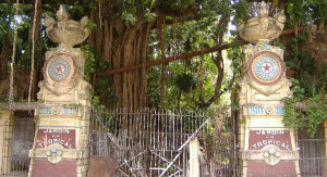 Entrada de los Jardines de la Tropical, La Habana. 