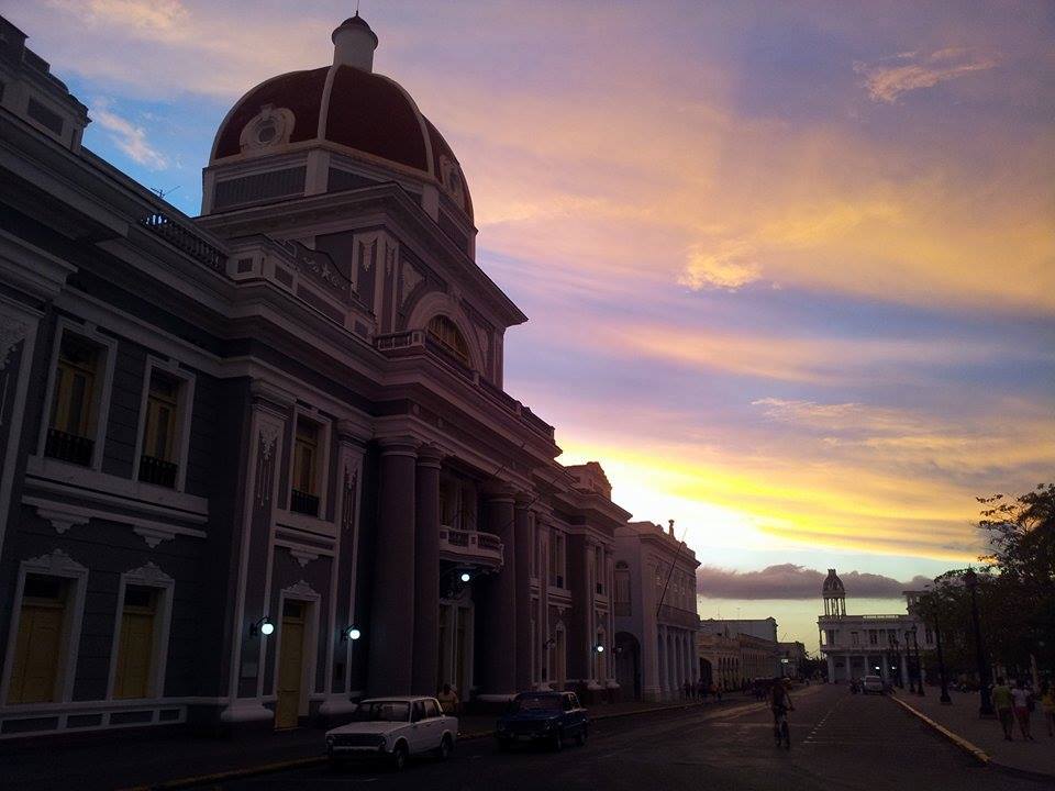 CUBA TODAY/HOY: Atardecer en Cienfuegos. 