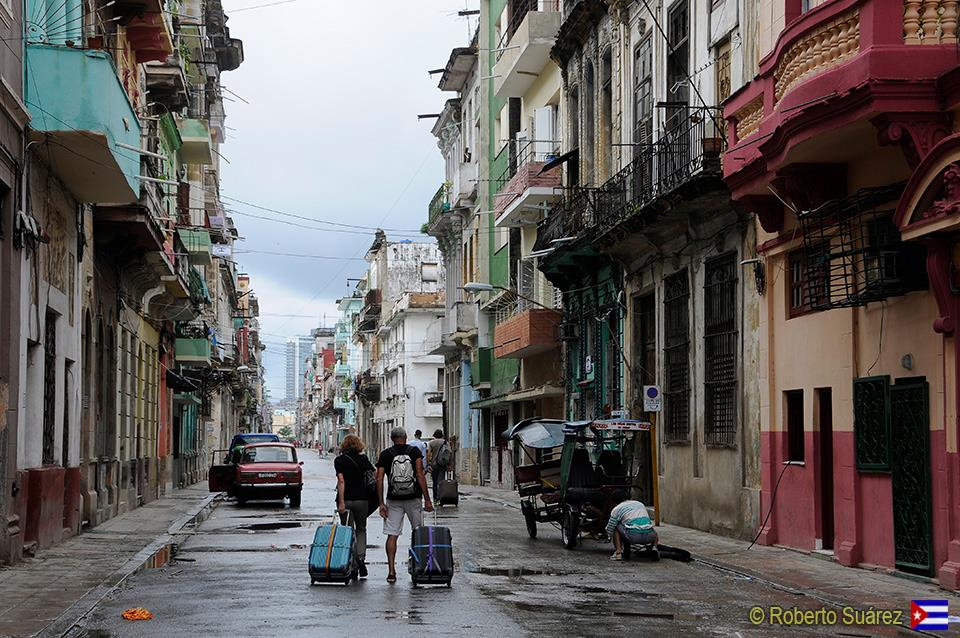 CUBA TODDAY/HOY: Calle Lagunas, Centro Habana. 