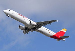 Iberia_Airbus_A321-200_(EC-ILP)_departs_London_Heathrow_11Apr2015_arp