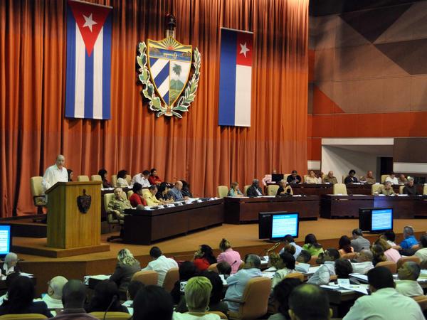 HOW IT WORKS The Parliamentary Assembly in Cuba. + VIDA DE LA ASAMBLEA ...