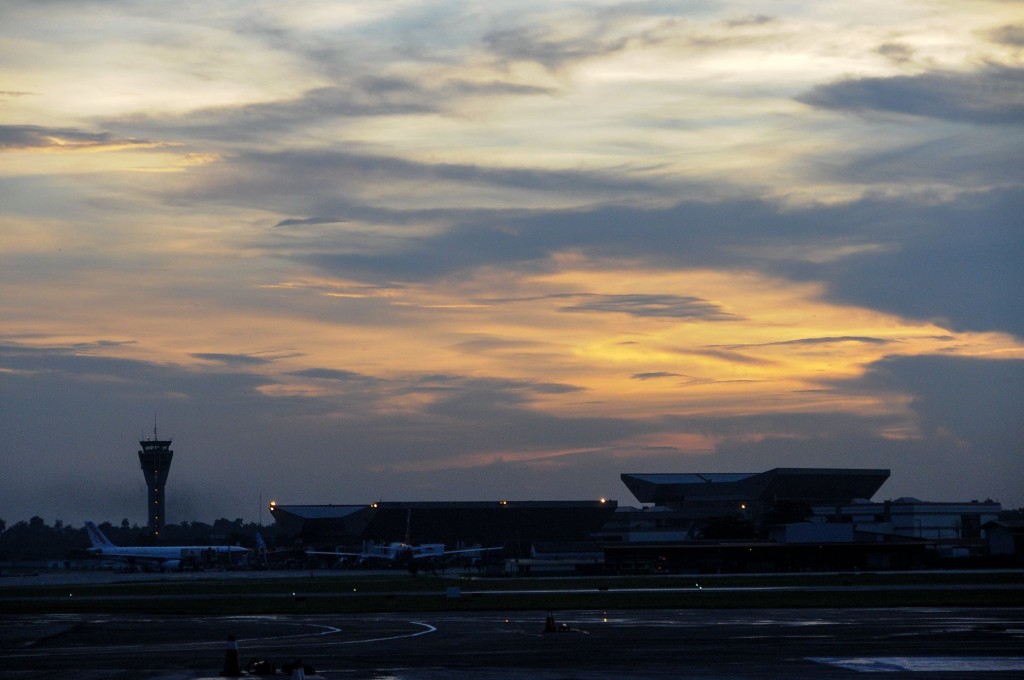 CUBA TODAY/HOY: Atardecer en el Aeropuerto José Martí, Habana. 