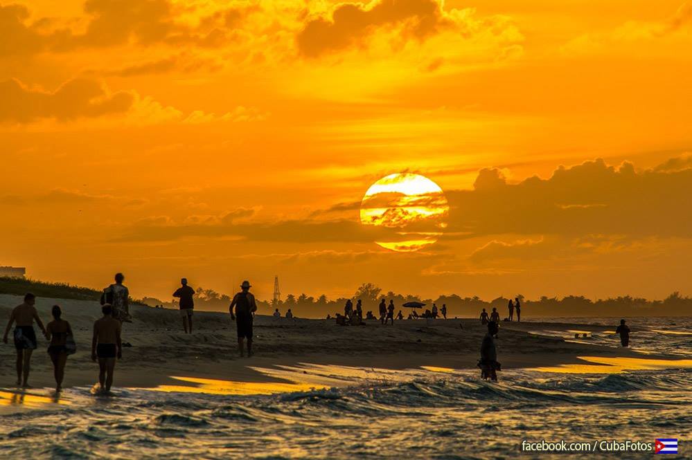 CUBA HOY/TODAY:  Atardecer en la Playa de Varadero.