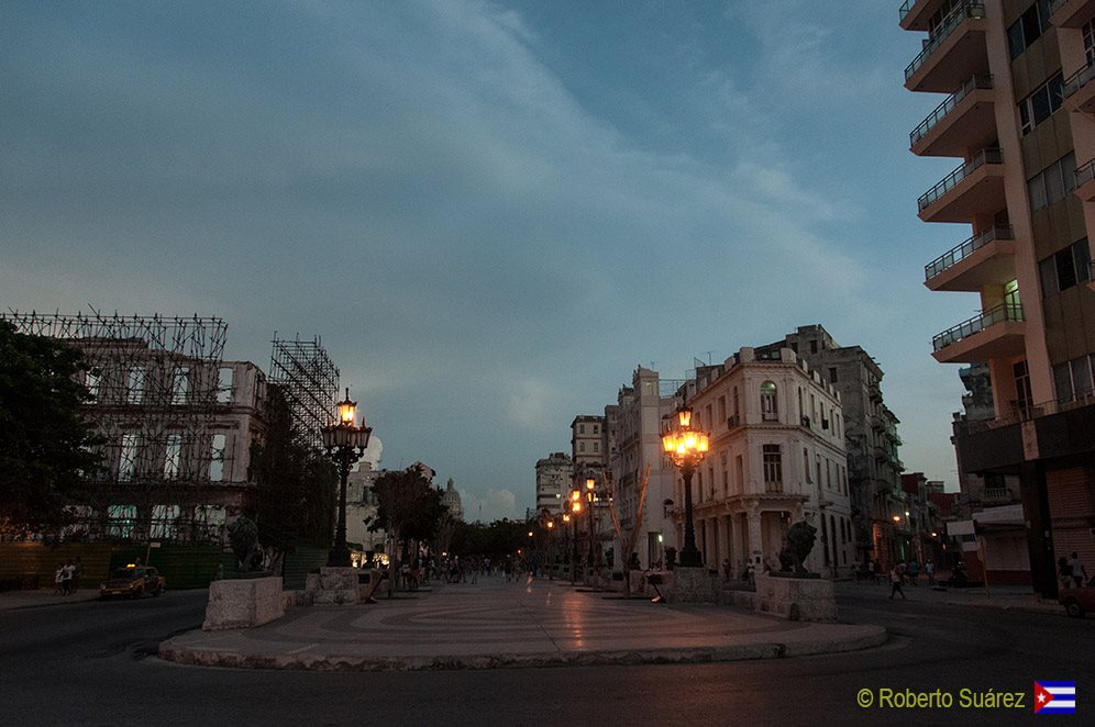 CUBA HOY/TODAY: La Habana y el Prado.  (Foto de Cecilia La Habanera.)