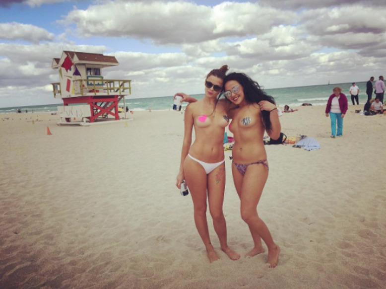 These South Beach goers have their hearts in the right place! (via Instagra...