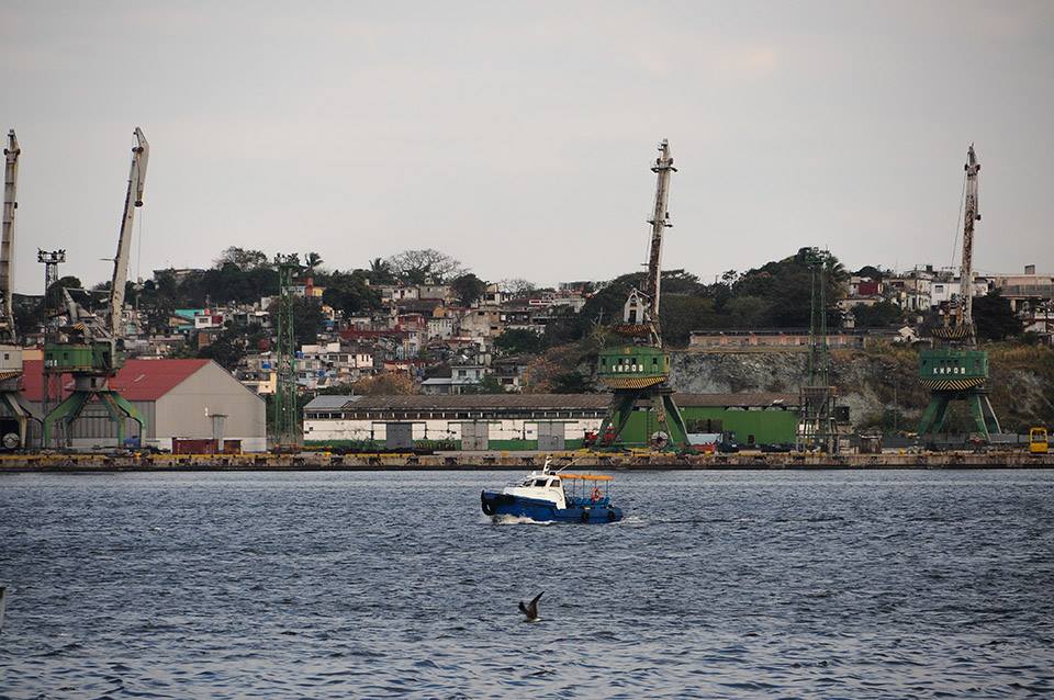 CUBA HOY/TODAY;  Bahía de la Habana. 