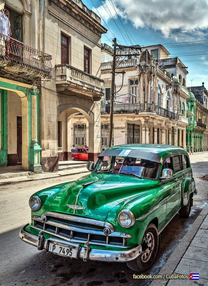 CUBA HOY/TODAY: Una reliquia verde en las calles de la Habana. Foto Cecilia La Habanera.