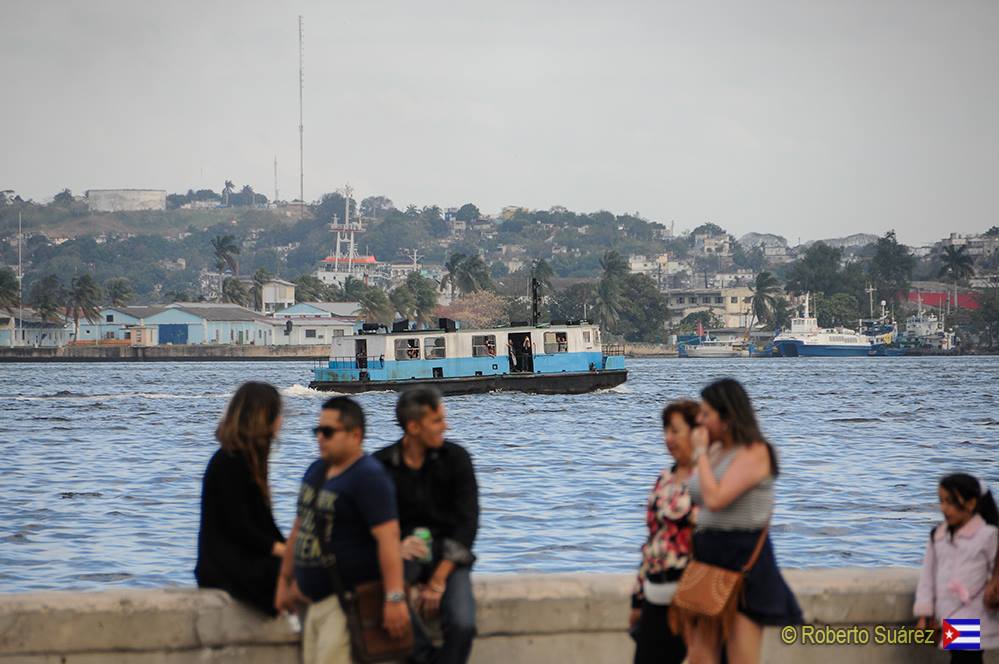 CUBA HOY/TODAY:  Bahia de la Habana, La Lancha de Regla. 