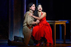 Is actress Carmen (Luna Manzanares) (der.), a worker in a cigar factory, in eastern Cuba, and her boyfriend Joseph (Joel Prieto) is a soldier Cambric. BERTRAND GUAY AFP / Getty Images 