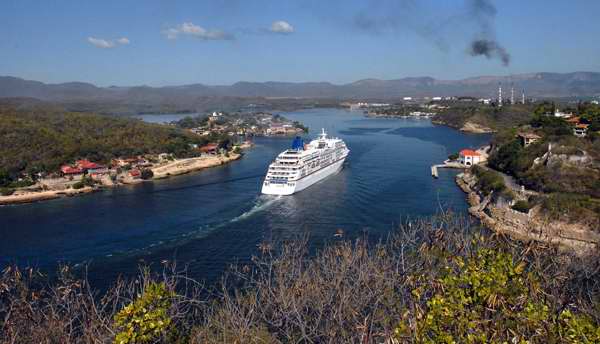 CUBA HOY/TODAY: Bahia de Santiago de CUba. 