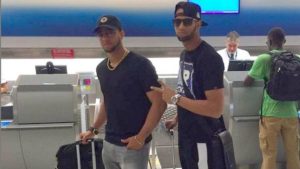 Los hermanos Gourriel en el aeropuerto de Miami 