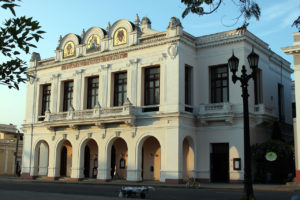 1280px-2012-Cienfuegos_Teatro_Tomas_Terry