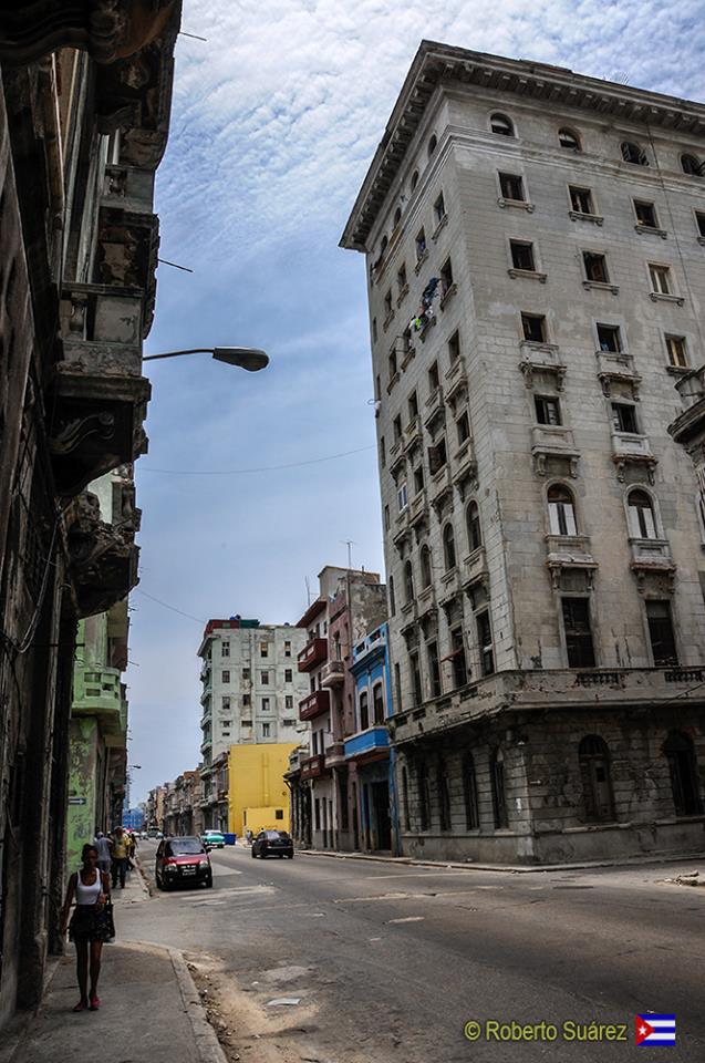 CUBA PHOTOS: Calle San Lazaro, La Habana.