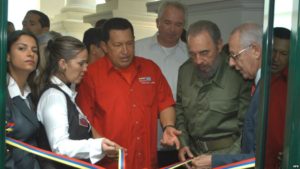 Fidel Castro and Hugo Chávez in the opening of the office of Petroleos de Venezuela (PDVSA) in the trade market, in Havana