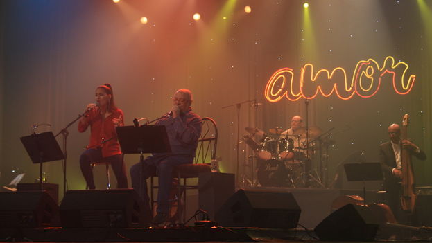 Haydee and Pablo Milanés during the 'Love' concert at the teatro Karl Marx of Havana, last June 11. (14ymedio)