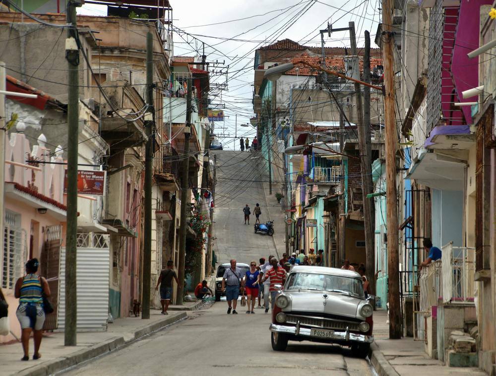 CUBA HOY/TODAY:  Calles de Santiago de Cuba. 