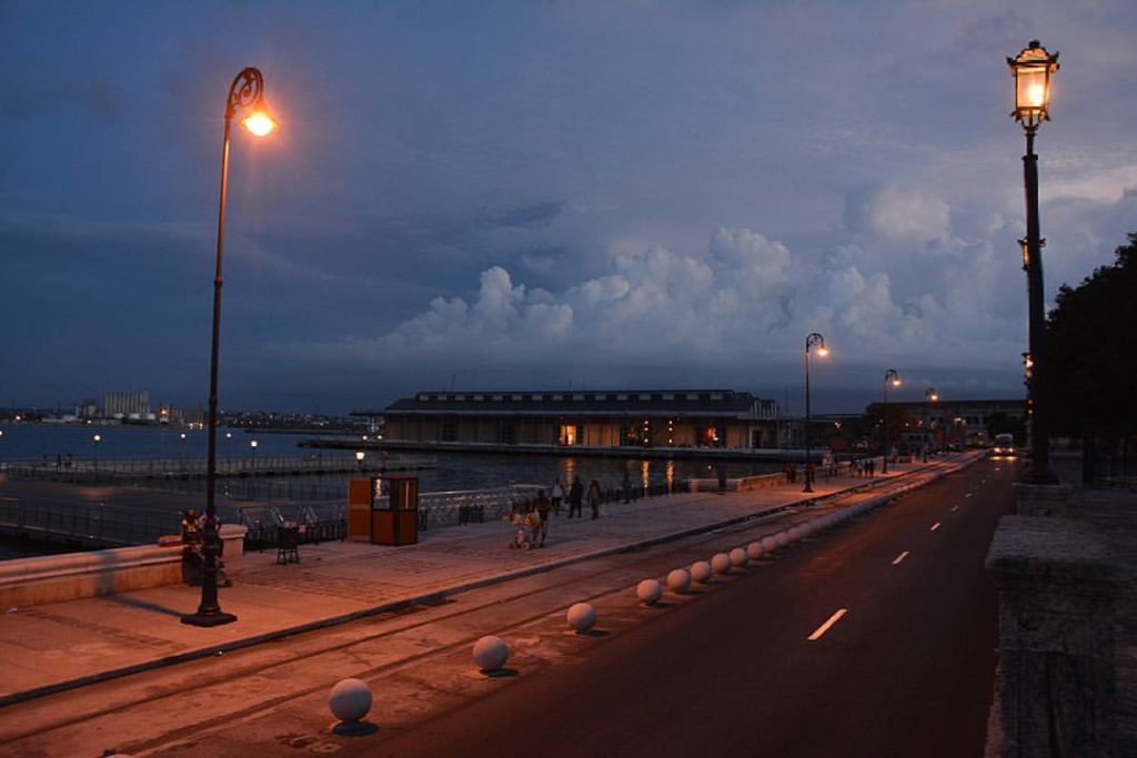 Cuba Hoy/Today: Avenida del Puerto. 