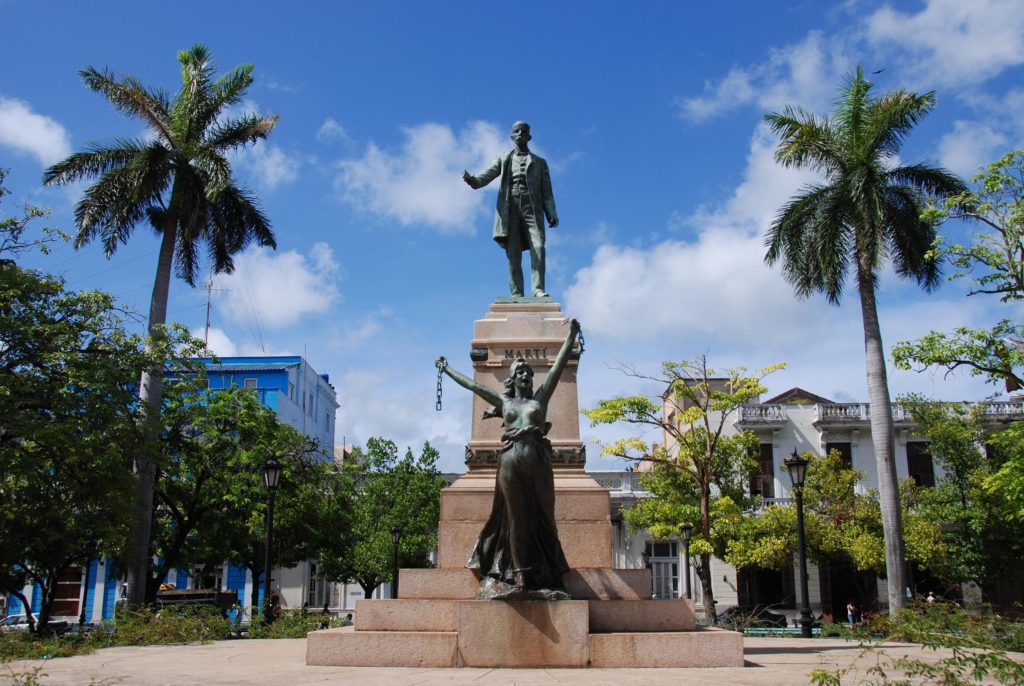 41-cuba-matanzas-parque-libertad-jose-marti-statue 