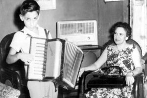 Emilio Estefan playng the accordion in Santiago de Cuba.