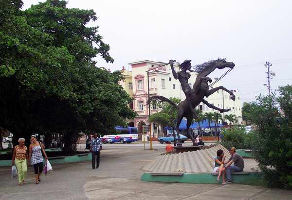 EN EL PAÍS DE LAS ESCULTURAS, CUBA: EL QUIJOTE EN LA HABANA