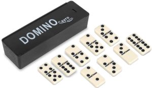 The Dominó Game. 