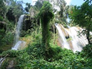 cascada-en-topes-de-collantes-cuba