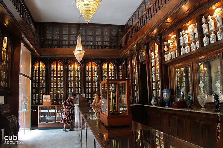 Farmacia y Tienda "Tequechel", Habana, Cuba. 