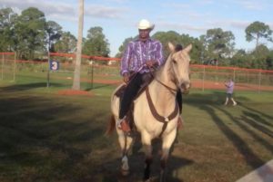 New-York-Mets-OF-Yoenis-Cespedes-arrives-on-horseback