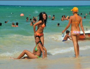 Havana-beach-girls-cuba