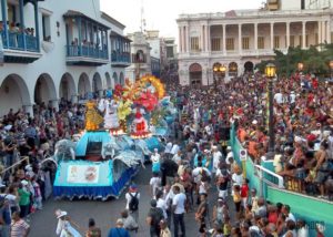 desfile-de-las-serpientes_festival-del-caribe_santiago-de-cuba-1