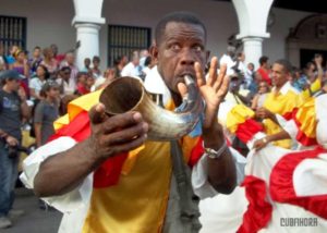 desfile-de-las-serpientes_festival-del-caribe_santiago-de-cuba-4