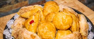 cuban-pastry-pastelito-at-el-indio-bakery