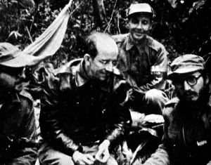 Felipe Pazos visitando la Sierra Maestra durante la insurreccion armada. 